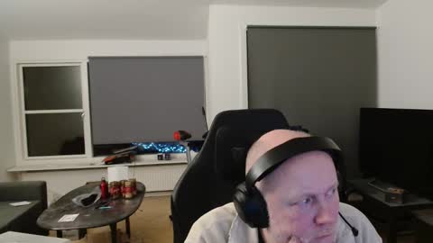 thomash32 online show from 12/20/25, 09:22