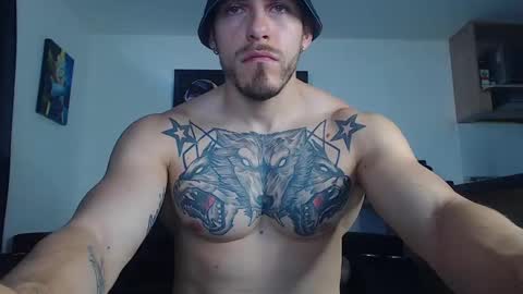 Snapshot of thomashoward31 chatting on 02/07/25, 02:04 Thomas online show from 02/07/25, 02:04