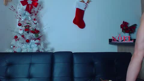 Snapshot of thomashoward31 chatting on 12/20/25, 10:33 Thomas online show from 12/20/25, 10:33