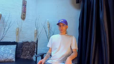 ThomasJones   online show from 02/19/25, 11:49