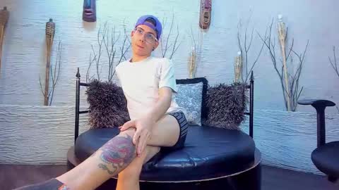 ThomasJones   online show from 02/19/25, 02:55