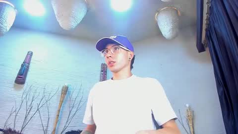 ThomasJones   online show from 02/19/25, 06:32