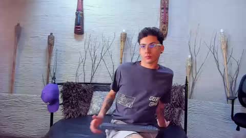 ThomasJones   online show from 02/20/25, 11:31