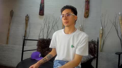 ThomasJones   online show from 02/21/25, 11:44