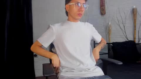 ThomasJones   online show from 02/23/25, 11:44