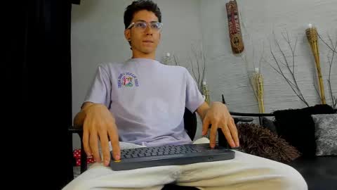 ThomasJones   online show from 02/24/25, 11:21