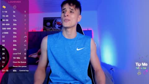 Snapshot of thomklein chatting on 12/02/24, 07:05 Thom Klein online show from 12/02/24, 07:05