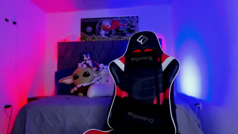 Snapshot of thomklein chatting on 12/03/24, 07:22 Thom Klein online show from 12/03/24, 07:22