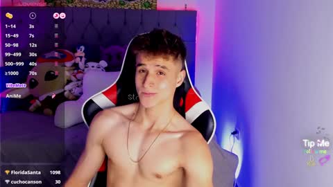 Snapshot of thomklein chatting on 12/07/24, 10:28 Thom Klein online show from 12/07/24, 10:28