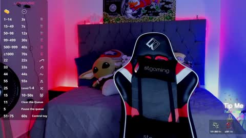 Snapshot of thomklein chatting on 12/11/24, 08:07 Thom Klein online show from 12/11/24, 08:07