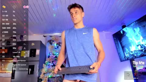 Snapshot of thomklein chatting on 12/13/24, 08:04 Thom Klein online show from 12/13/24, 08:04