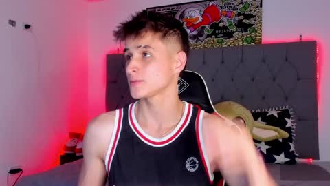 Snapshot of thomklein chatting on 01/07/25, 07:06 Thom Klein online show from 01/07/25, 07:06