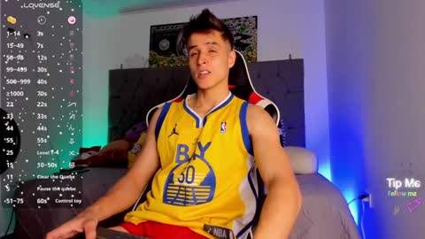 Snapshot of thomklein chatting on 01/11/25, 07:05 Thom Klein online show from 01/11/25, 07:05