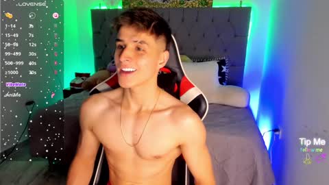 Snapshot of thomklein chatting on 01/13/25, 06:27 Thom Klein online show from 01/13/25, 06:27