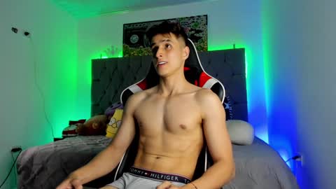 Snapshot of thomklein chatting on 01/14/25, 08:26 Thom Klein online show from 01/14/25, 08:26