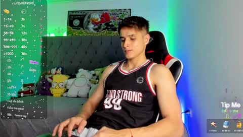 Snapshot of thomklein chatting on 01/15/25, 07:12 Thom Klein online show from 01/15/25, 07:12