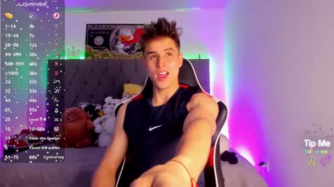 Snapshot of thomklein chatting on 01/22/25, 07:34 Thom Klein online show from 01/22/25, 07:34