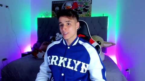 Snapshot of thomklein chatting on 02/04/25, 06:38 Thom Klein online show from 02/04/25, 06:38