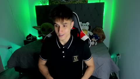 Snapshot of thomklein chatting on 02/11/25, 07:05 Thom Klein online show from 02/11/25, 07:05