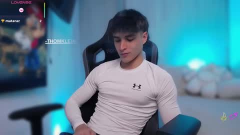 Snapshot of thomklein chatting on 09/08/25, 07:24 Thom Klein online show from 09/08/25, 07:24