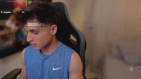 Snapshot of thomklein chatting on 09/12/25, 07:14 Thom Klein online show from 09/12/25, 07:14