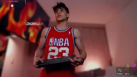 Snapshot of thomklein chatting on 09/15/25, 07:36 Thom Klein online show from 09/15/25, 07:36