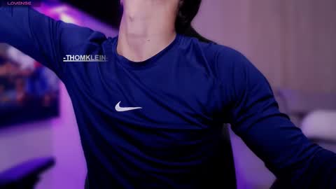 Snapshot of thomklein chatting on 09/17/25, 07:26 Thom Klein online show from 09/17/25, 07:26