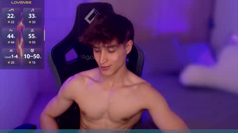 Snapshot of thomklein chatting on 10/01/25, 10:05 Thom Klein online show from 10/01/25, 10:05