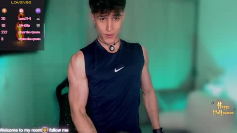 Snapshot of thomklein chatting on 10/04/25, 06:50 Thom Klein online show from 10/04/25, 06:50