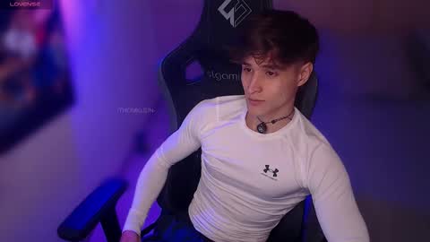 Snapshot of thomklein chatting on 10/07/25, 08:06 Thom Klein online show from 10/07/25, 08:06