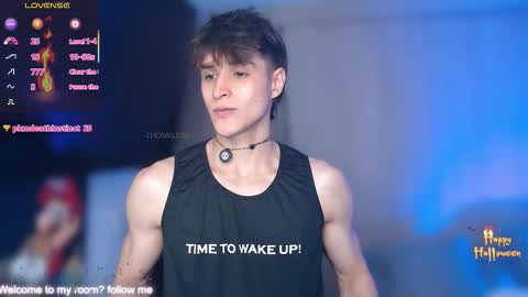 Snapshot of thomklein chatting on 10/10/25, 07:46 Thom Klein online show from 10/10/25, 07:46