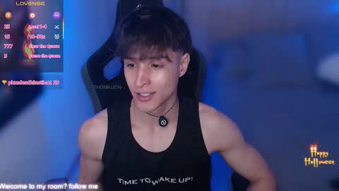 Snapshot of thomklein chatting on 10/11/25, 06:17 Thom Klein online show from 10/11/25, 06:17