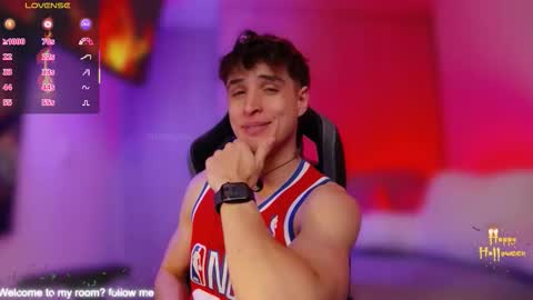 Snapshot of thomklein chatting on 10/14/25, 07:25 Thom Klein online show from 10/14/25, 07:25