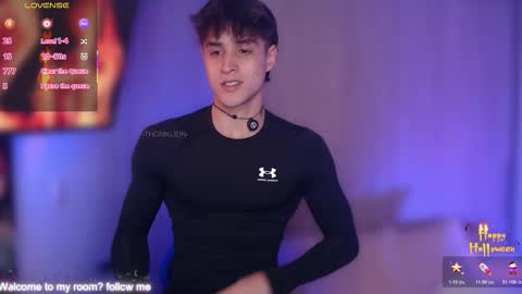 Snapshot of thomklein chatting on 10/21/25, 07:25 Thom Klein online show from 10/21/25, 07:25