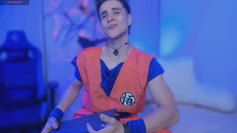 Snapshot of thomklein chatting on 10/28/25, 07:49 Thom Klein online show from 10/28/25, 07:49