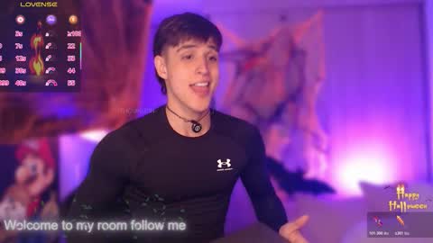 Snapshot of thomklein chatting on 10/29/25, 07:04 Thom Klein online show from 10/29/25, 07:04