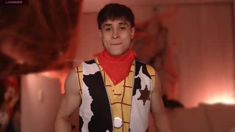 Snapshot of thomklein chatting on 10/30/25, 07:25 Thom Klein online show from 10/30/25, 07:25