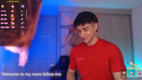 Snapshot of thomklein chatting on 10/31/25, 05:25 Thom Klein online show from 10/31/25, 05:25