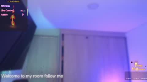 Snapshot of thomklein chatting on 11/06/25, 07:04 Thom Klein online show from 11/06/25, 07:04