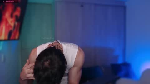 Snapshot of thomklein chatting on 11/08/25, 07:01 Thom Klein online show from 11/08/25, 07:01