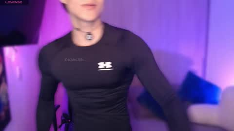 Snapshot of thomklein chatting on 11/14/25, 09:41 Thom Klein online show from 11/14/25, 09:41