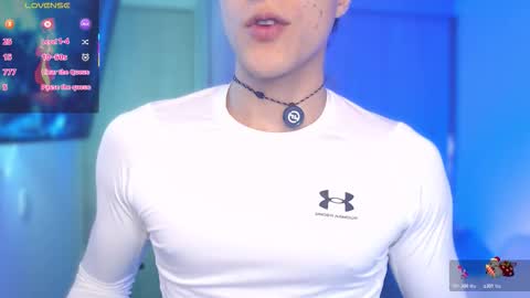 Snapshot of thomklein chatting on 11/17/25, 09:15 Thom Klein online show from 11/17/25, 09:15