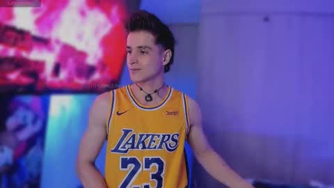 Snapshot of thomklein chatting on 11/21/25, 09:19 Thom Klein online show from 11/21/25, 09:19