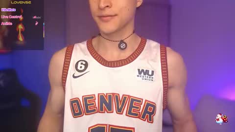 Snapshot of thomklein chatting on 11/22/25, 09:19 Thom Klein online show from 11/22/25, 09:19