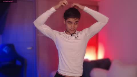 Snapshot of thomklein chatting on 11/24/25, 09:09 Thom Klein online show from 11/24/25, 09:09