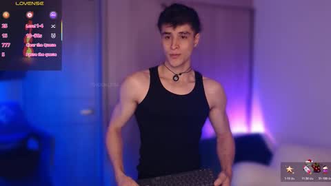 Snapshot of thomklein chatting on 11/25/25, 09:09 Thom Klein online show from 11/25/25, 09:09