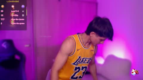 Snapshot of thomklein chatting on 11/26/25, 07:04 Thom Klein online show from 11/26/25, 07:04