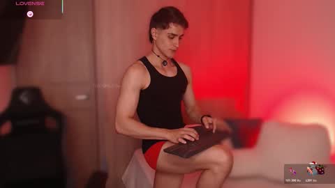 Snapshot of thomklein chatting on 11/29/25, 05:49 Thom Klein online show from 11/29/25, 05:49