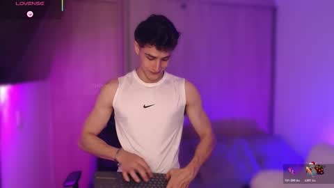 Snapshot of thomklein chatting on 12/01/25, 07:52 Thom Klein online show from 12/01/25, 07:52