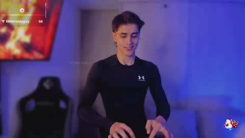 Snapshot of thomklein chatting on 12/02/25, 07:09 Thom Klein online show from 12/02/25, 07:09